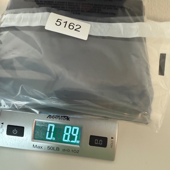 Hawaiis Finest T Shirt Men Large Black Faded Tribal Logo Graphic 2018 Crew Neck - Picture 10 of 10